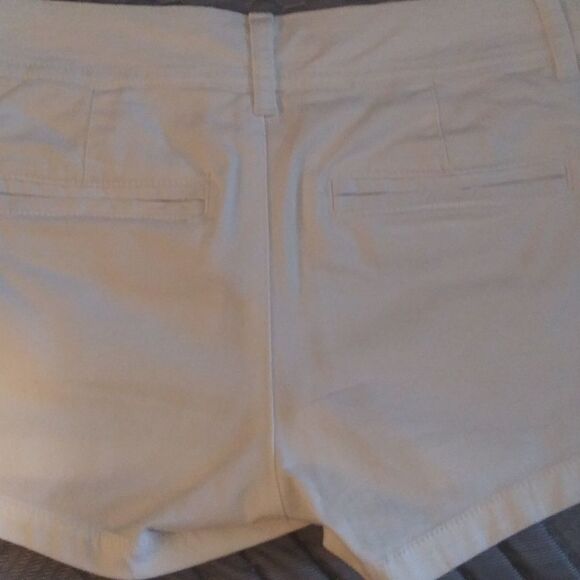 The Perfect LIttle White Short By Arizona Jean Co. - Picture 5 of 8